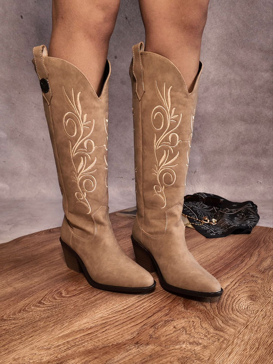 Bota vaquera con bordado beige 836