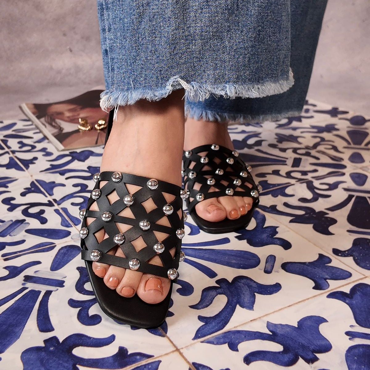 Sandalia con estoperoles 5806