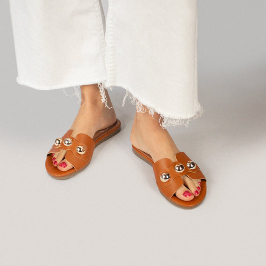 033 Sandalia con esferas Oro