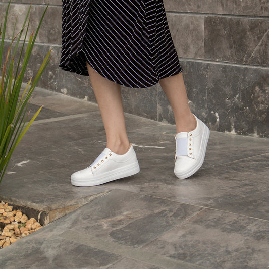 Tenis con estoperoles 1025